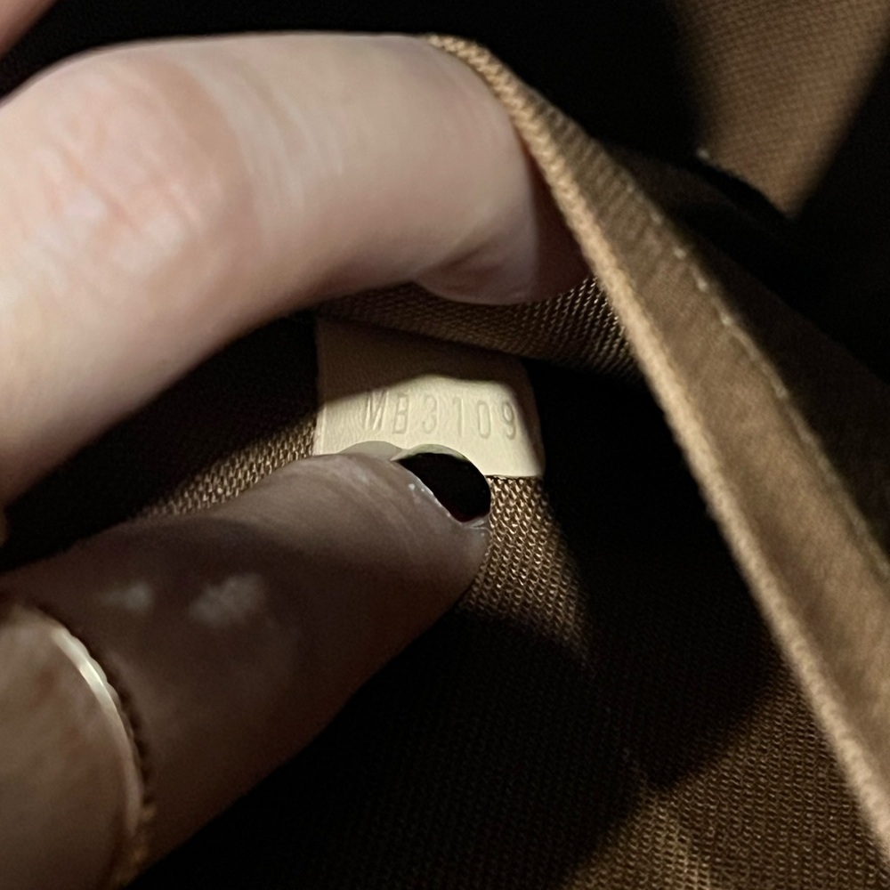 Authentic Louis Vuitton Pochette Accessories NM in the Monogram - Picture 5 of 16
